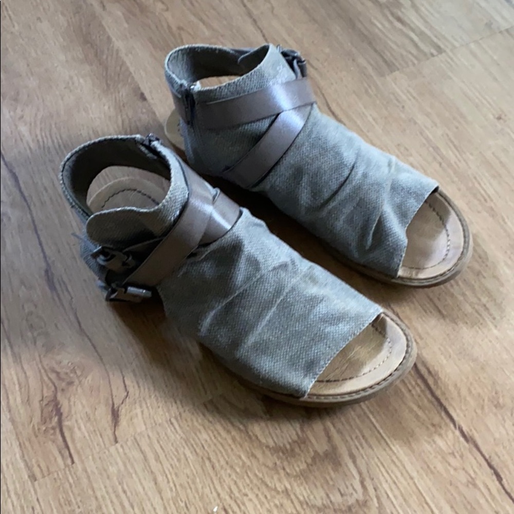 Cloth buckle sandals